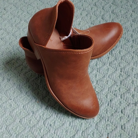 Universal Thread Booties - Picture 1 of 6